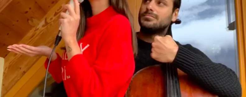 Felrobbantja a netet a jóképű csellista karácsonyi videója!