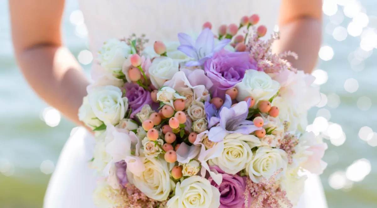 Nem vette le a menyasszonyi ruháját az esküvője óta - így él azóta! - Fotók