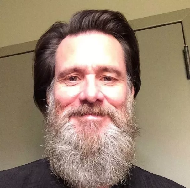 Öt éve, volt barátnője öngyikossága óta kerüli a nyilvánosságot és igyekszik új külső mögé rejtőzni Jim Carrey. Ezt a képet négy hónapja lőtte magáról, csoda, hogy kiszivárgott valahogy.