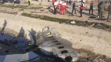 Lezuhant egy utasszállító! Videó készült, ahogy a földbe csapódik!