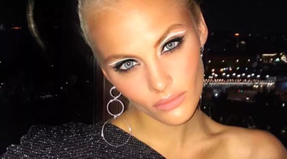 Az életéért küzd a fiatal modell - szinte meztelenül érte baleset!