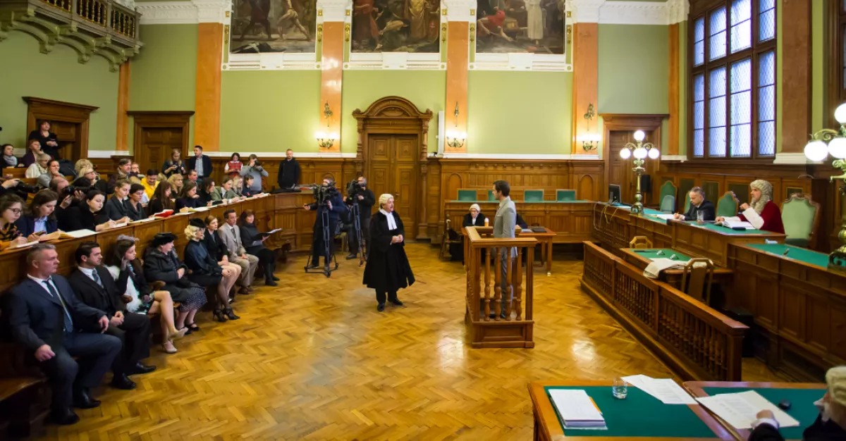 Bíróság elé állt Kern András - Megérkeztek a képek!