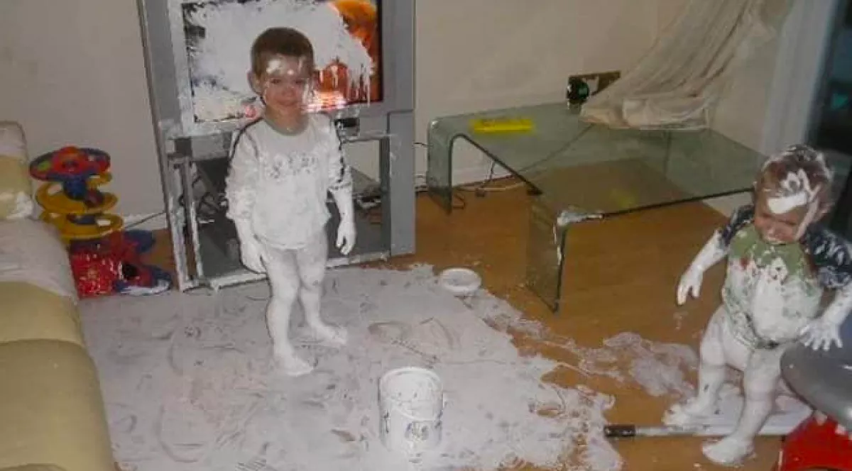 Hajmeresztő! Ezt történik, ha egy pillanatra nem figyelsz oda a gyerekre - Fotók