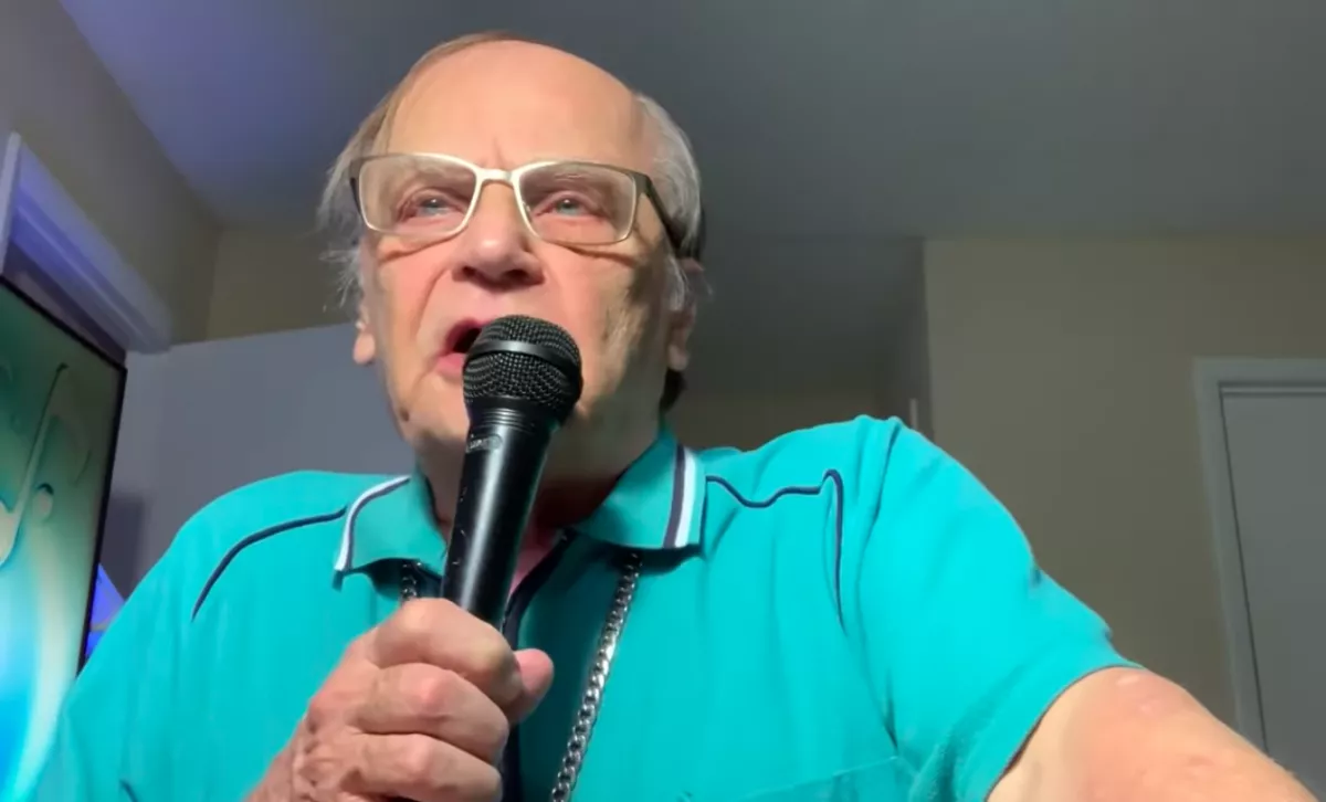 Nincs magyarázat: imádja a világ a Snoop Dog-ot rappelő nyugdíjast! - Videó