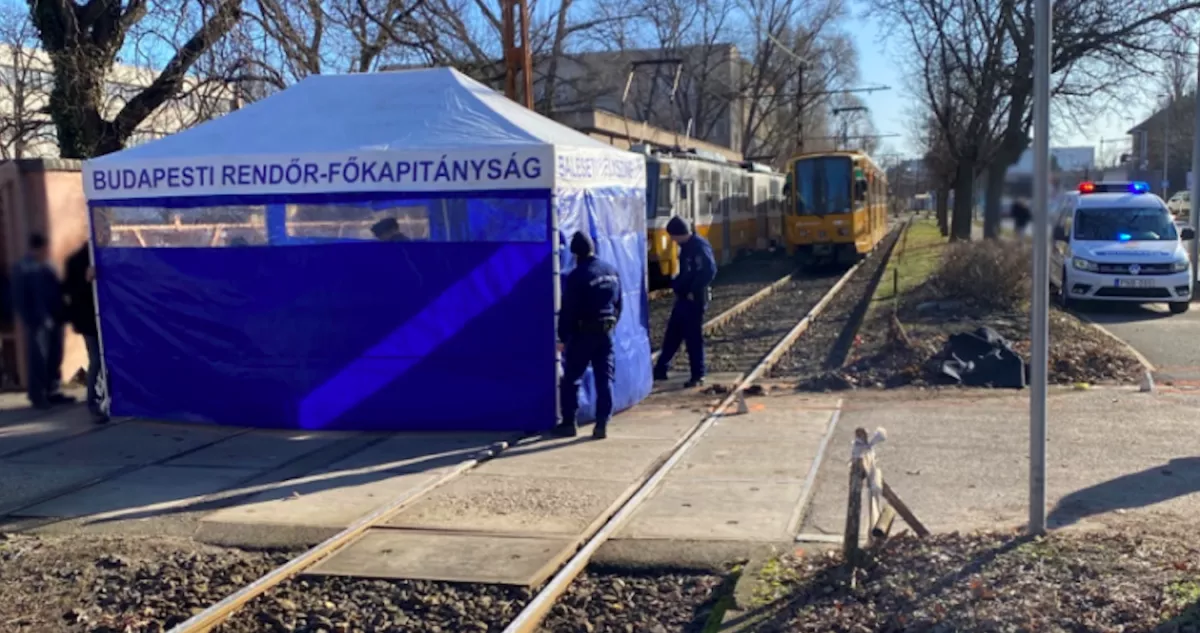 Borzalom Kőbányán: egy villamos majd egy kamion gázolta el a 20 éves fiatalt!