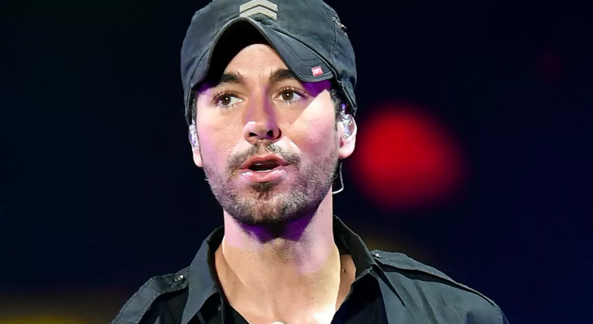 Elolvadunk: Enrique Iglesias megmutatta újszülött gyermekét! - Fotó