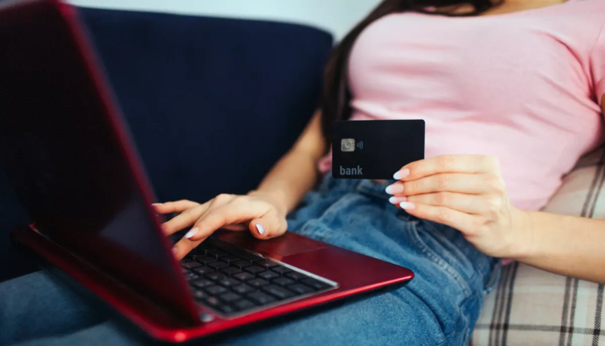 Egyetemista, mégis félmilliót keres havonta a 21 éves lány - ez a titka! - elárulta, hogyan