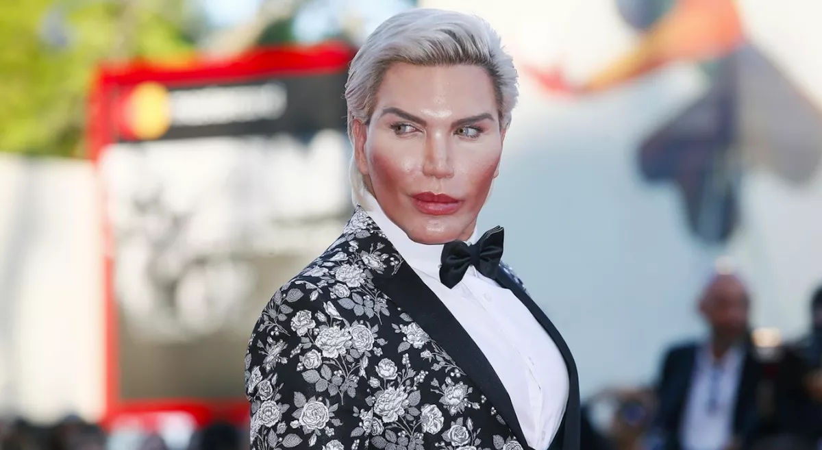 Megőrült a néhai Ken baba? 8 millióért vágják fel a nyakát és... - Fotók