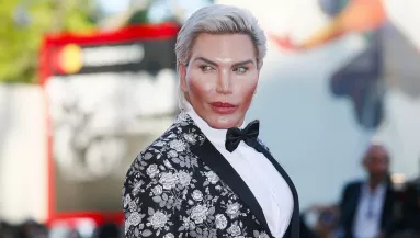 Megőrült a néhai Ken baba? 8 millióért vágják fel a nyakát és... - Fotók