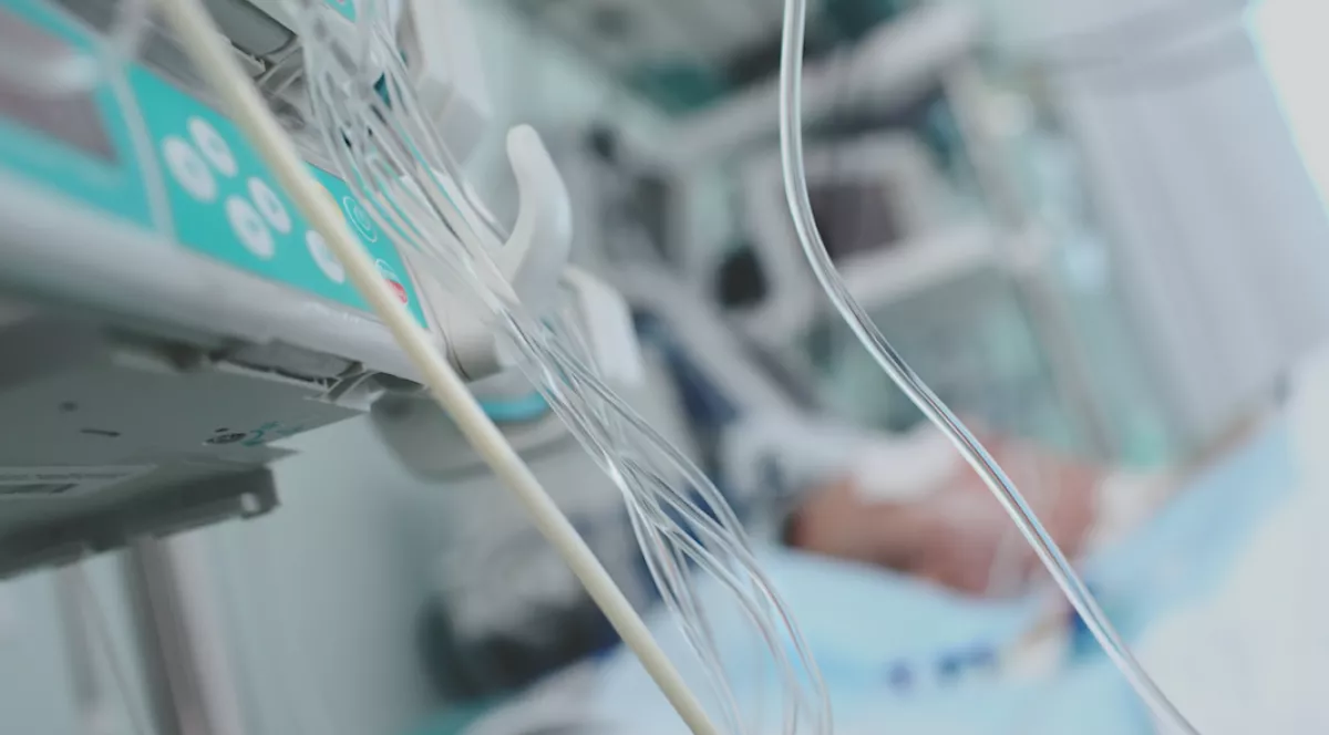 Sokkoló: agyvérzést kapott a népszerű magyar zenekar frontembere!