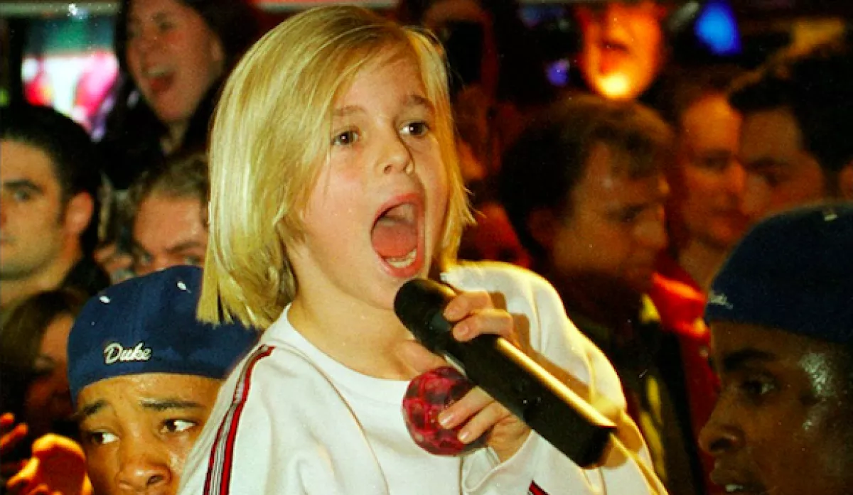 Total megőrült! Arctetkó után nem akárkivel jött össze a világsztár! - Fotók