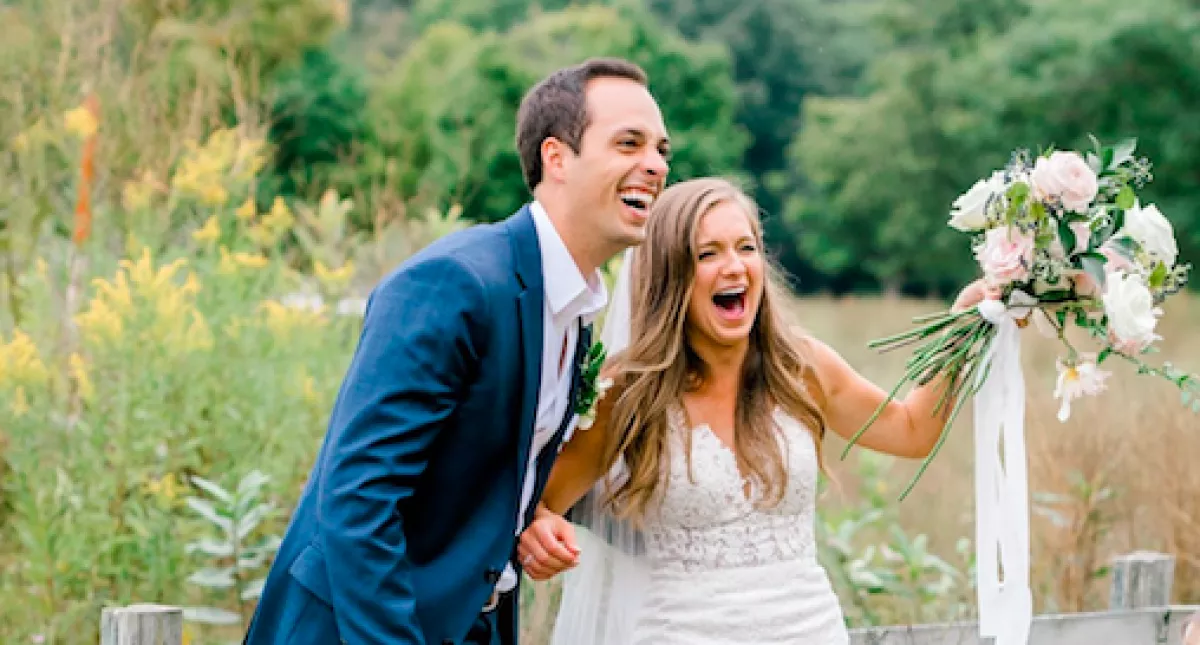 Betoppant egy szarvas az esküvői fotózásra, zseniális a végeredmény - Fotók