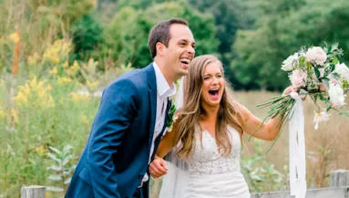 Betoppant egy szarvas az esküvői fotózásra, zseniális a végeredmény - Fotók