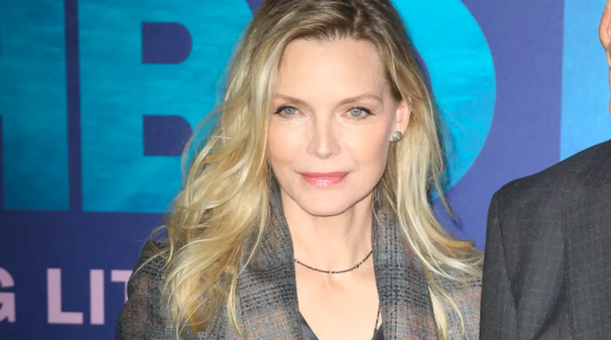 Közel 7 milliárdért vett házat Michelle Pfeiffer, a nappaliban autócsodák parkolnak - Fotók