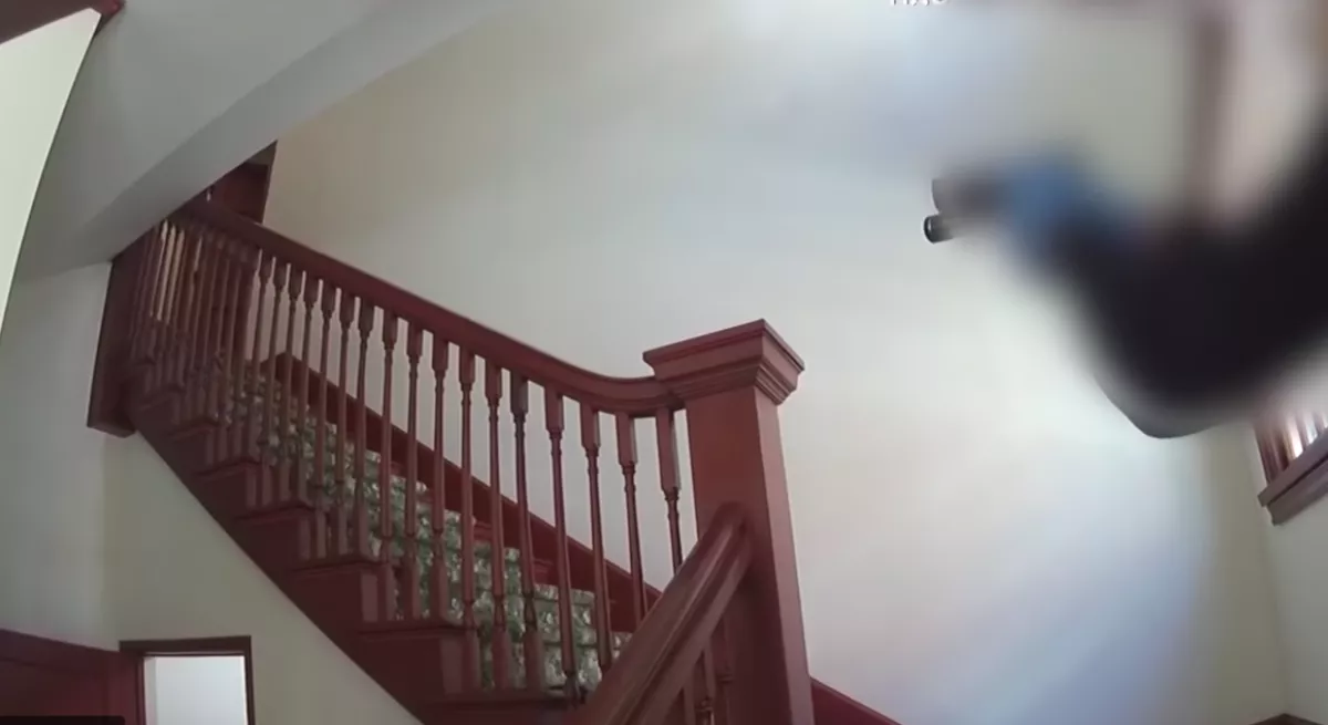 VIDEÓ: Otthonában lőtték le a rendőrök a Vészhelyzet színésznőjét!