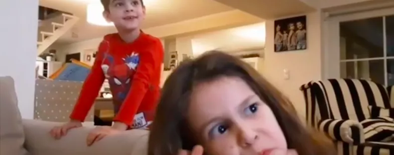 Nicsak, ki vagyok: így reagáltak Ördög Nóri gyerekei, amikor kibújt a jelmezből - Videó