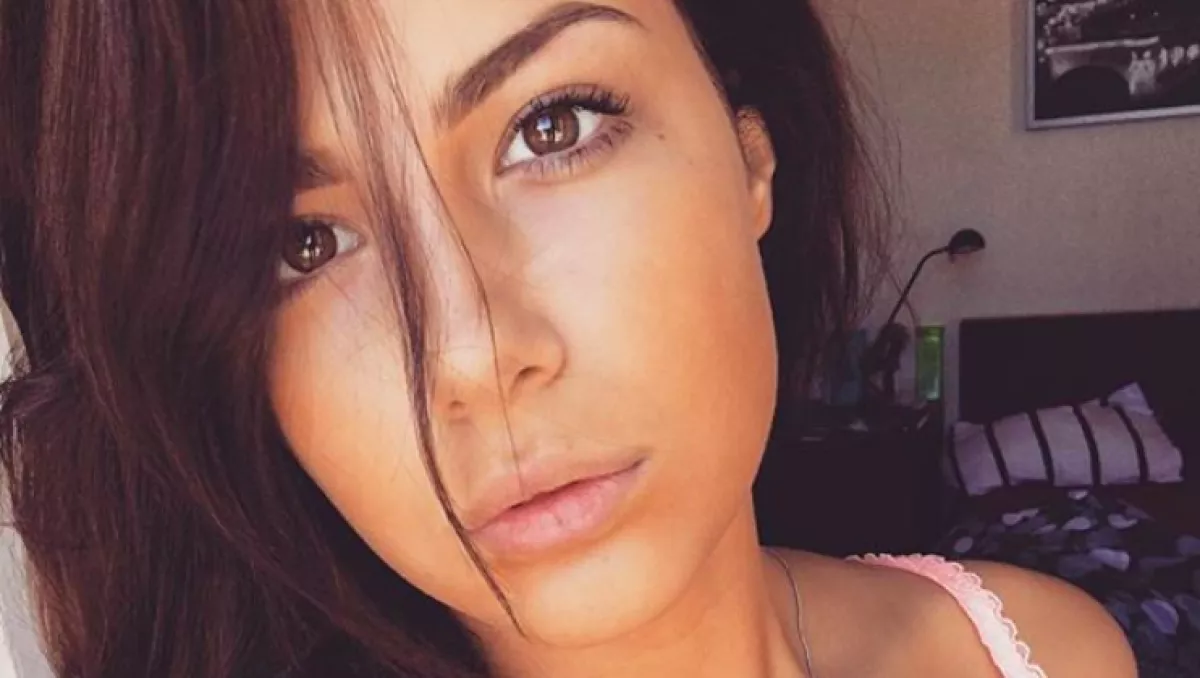 Tóth Andinak szexet ajánlott a futár - közzétette a botrányos párbeszédet!