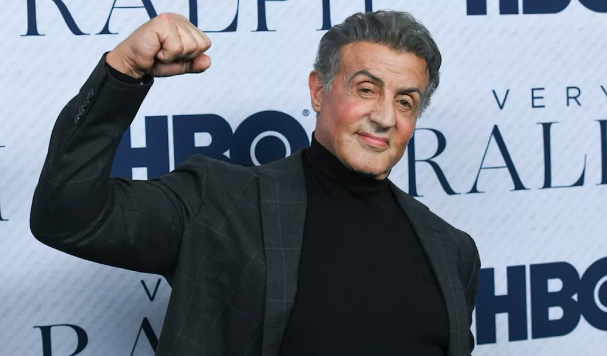 A Blahán fel se ismernéd: Sylvester Stallone öreg papóként is forgat! - Fotók