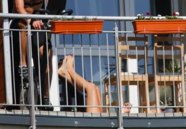 Karantén: fürdőruhában váltott forró csókot a magyar sztárpár! - Fotók