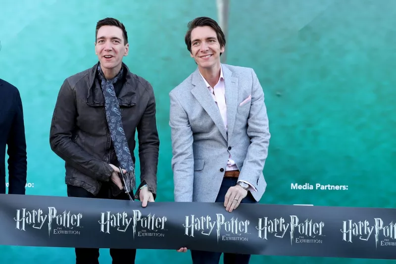 Oliver és James Phelps tavaly Madridban személyesen is megjelent egy Harry Potter kiállítás megnyitóján. Ugye, hogy rájuk sem ismerni?