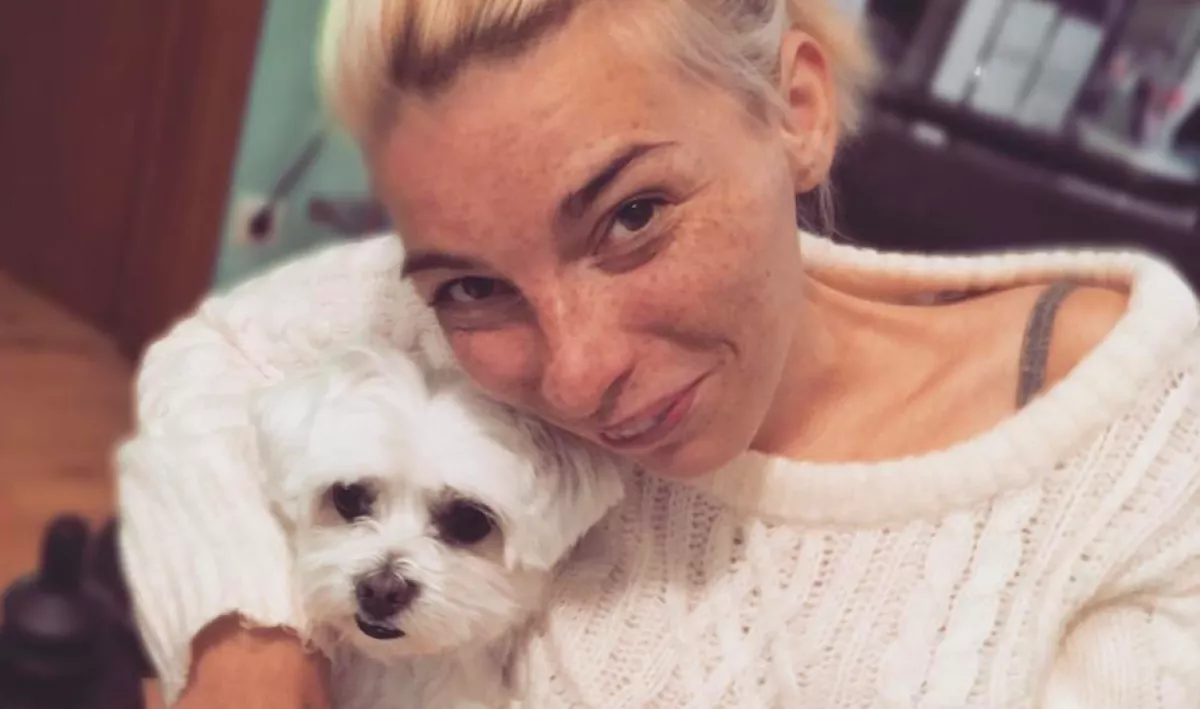 Kétségbeesetten kér segítséget Mosolyka! - Fotó