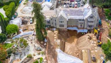 Döbbenet! Így néz ki Hugh Hefner legendás birtoka, a Playboy Mansion ma! - Fotók