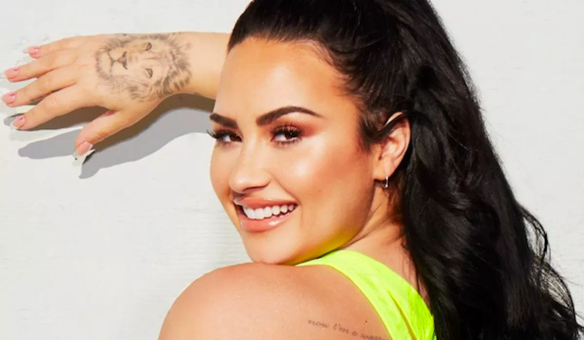 A Disney gyereksztárjával jár Demi Lovato - Maszkban buktak le - Fotók