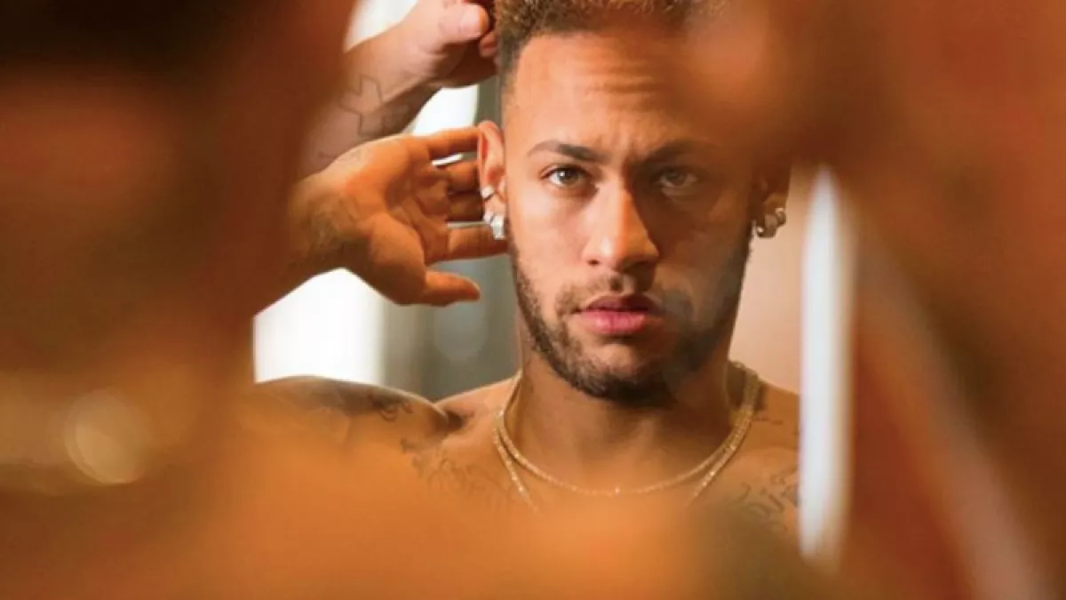 Fia 22 éves rajongójával jár Neymar édesanyja - Fotók