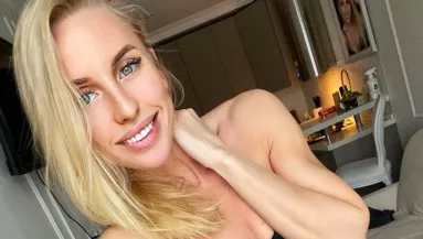 Maszkokból csinált bikinit az Insta-modell, nekiestek a trollok! - Fotók