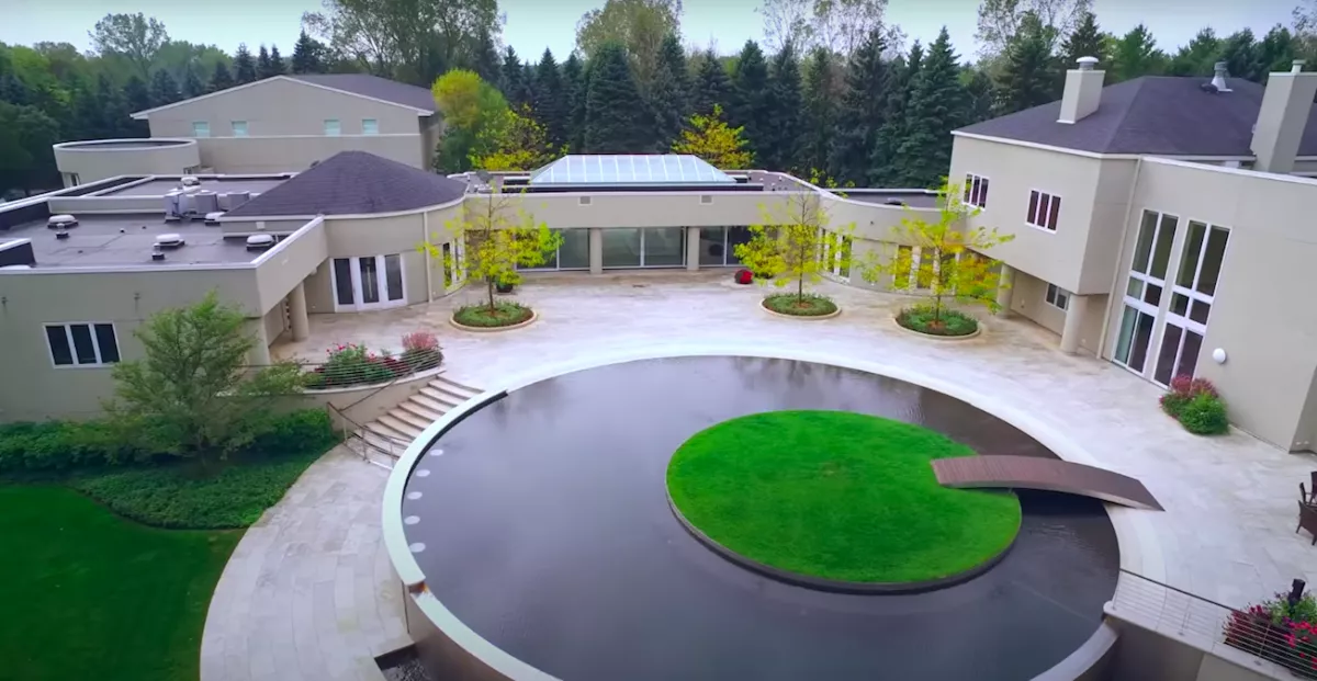 Féláron veheted meg ezt a házat - nem akárki a tulaj! - Fotók