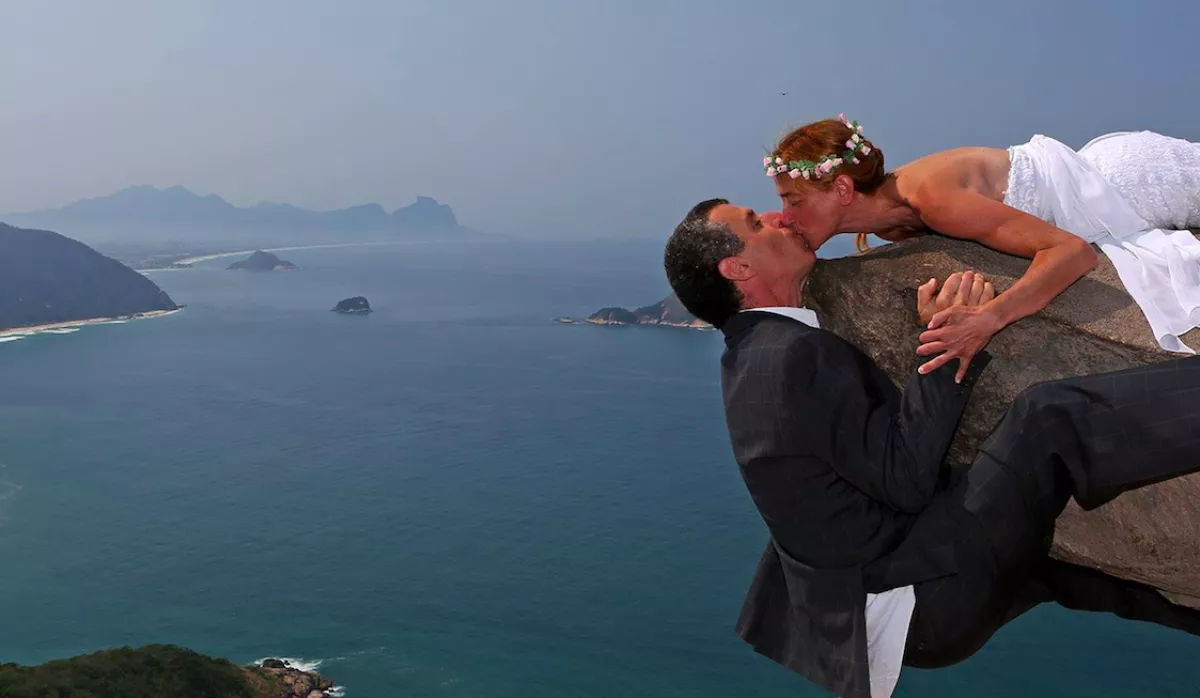 12 éve járja a világot a menyasszonyi ruhájában ez a nő - Fotók