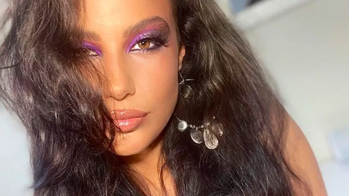 Megmutatta édesanyját Tóth Andi - meztelenül énekelt neki! - Fotók