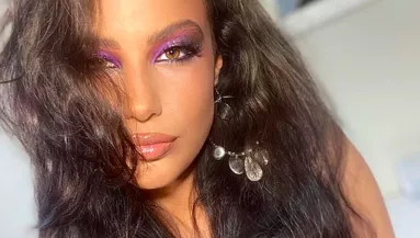 Megmutatta édesanyját Tóth Andi - meztelenül énekelt neki! - Fotók