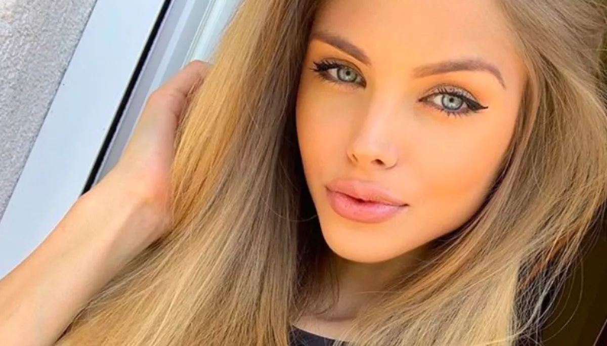 Trónkövetelőinek segít a magyar szépségkirálynő - Videó