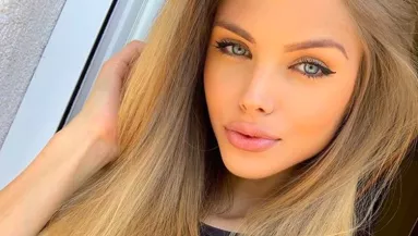 Trónkövetelőinek segít a magyar szépségkirálynő - Videó