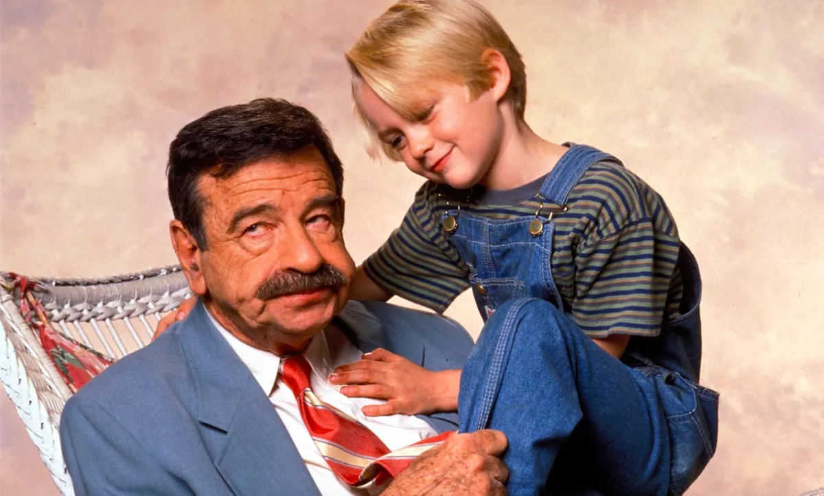 Loncsos szőrmók és apa lett a Dennis, a komisz kisfiújából - Fotók