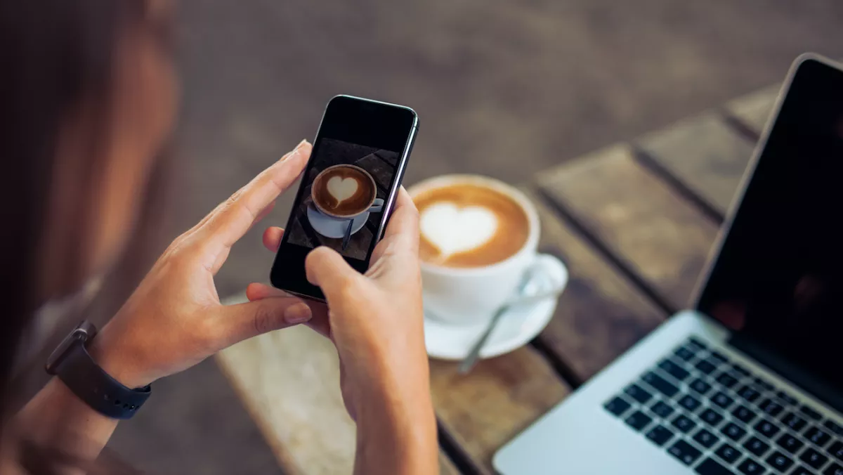 Te hogy fogod a telefonod? Ezt árulja el rólad!