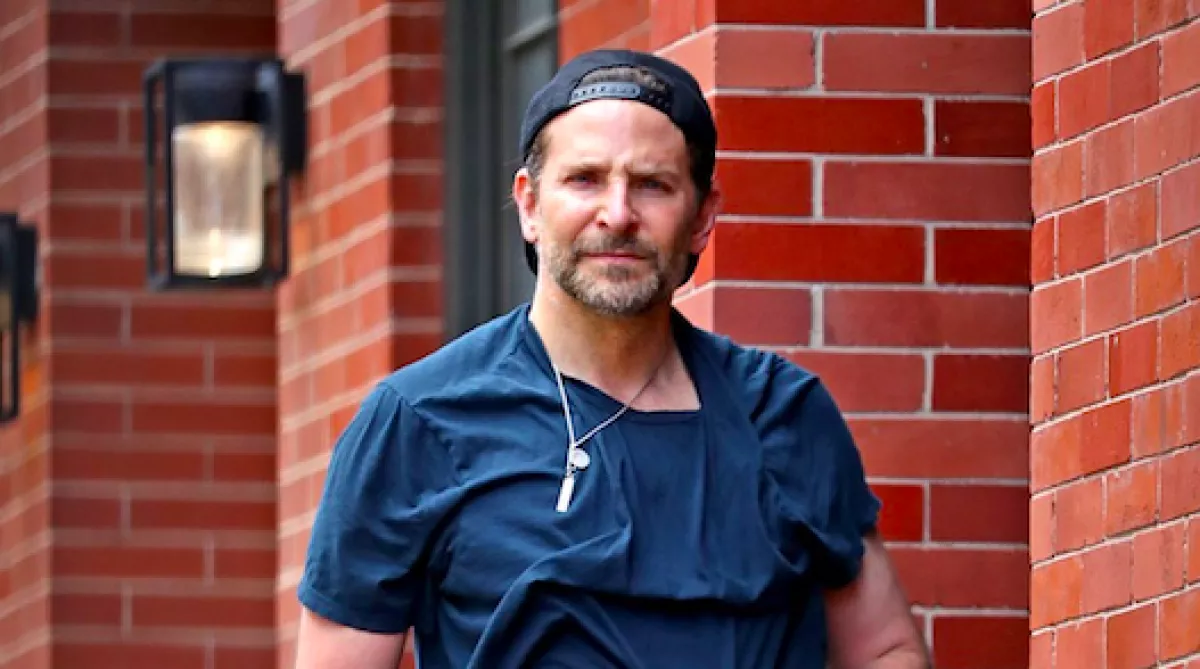 Nem akárkivel jött össze Bradley Cooper! - Fotók