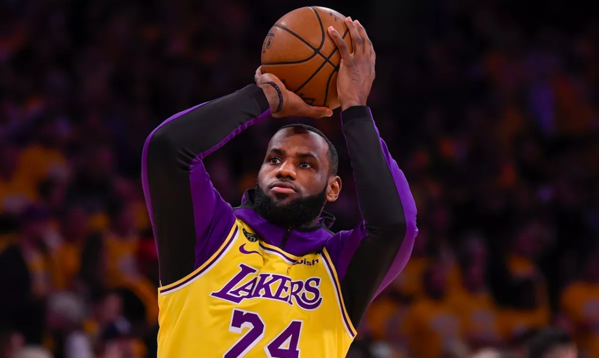 Kerti sütő a medence közepén, Ferrari a nappaliban - 16 milliárd volt Lebron James háza! - Fotók