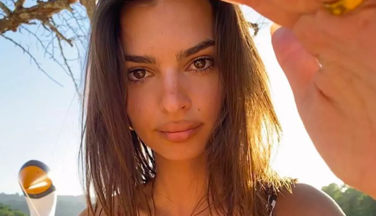 Dobj el mindent! Emily Ratajkowski szőke lett! - Fotók
