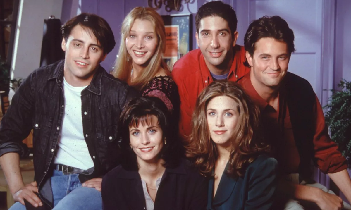 Megrázó képek a Jóbarátok sztárjáról - épület falát támasztotta, hogy ne essen össze - Fotók