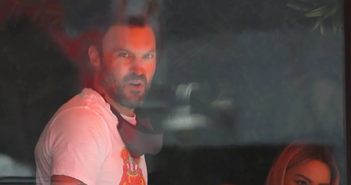 Rém kínos: pózolni kezdett a paparazziknak az Insta-modell, aki Megan Fox férjével bukott le - Fotók