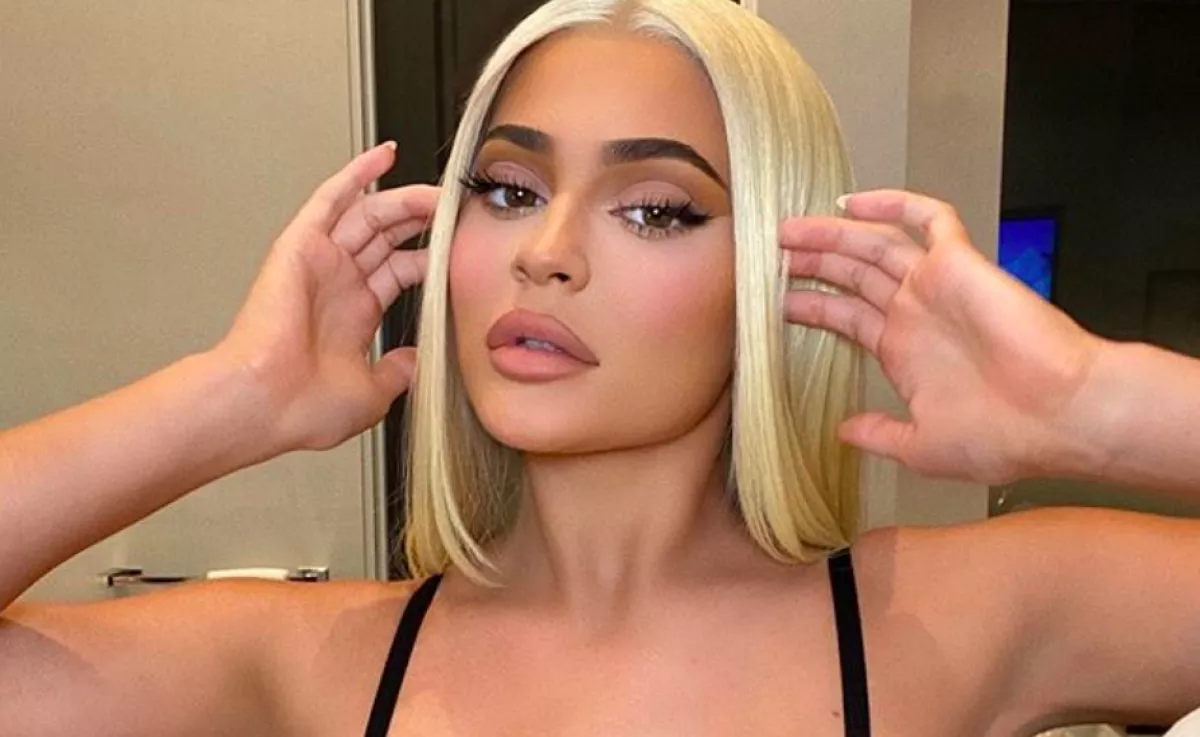Új tetkót villantott Kylie Jenner - kiderült, mit jelent! - Fotók