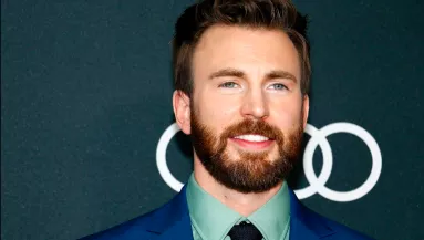 Gyönyörű színésznővel jött össze a nők bálványa, Chris Evans - Fotók