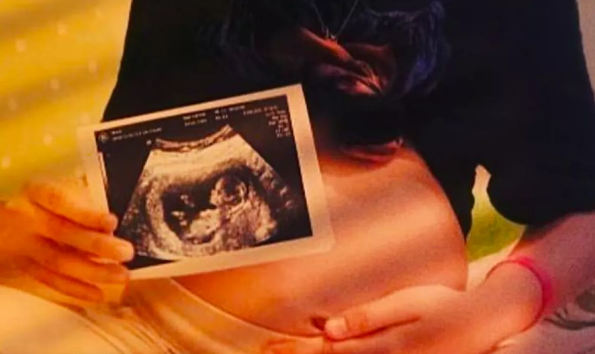 FOTÓK: Megszületett a 14 éves lány és 10 éves barátja gyermeke!