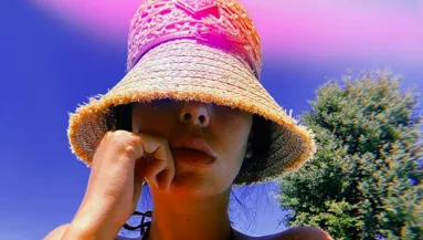 Felismered ezt a gyönyörű hírességet? A kalapja miatt napok óta beszédtéma - Fotók