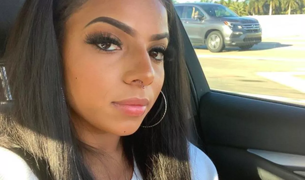 ZSENI: havonta 2 és fél milliót keres a nyelvével ez a lány! - Fotók