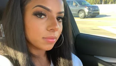 ZSENI: havonta 2 és fél milliót keres a nyelvével ez a lány! - Fotók