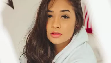 Kerekesszékben éli le az életét ez a lány, mert lövetett egy orrpiercinget - Fotók