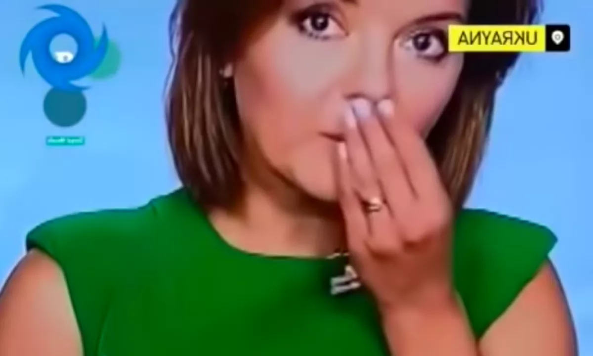 Élő adásban esett ki a műsorvezető foga! - Videó